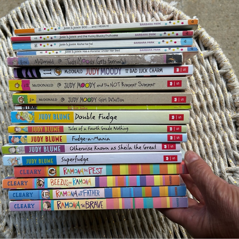 AR Book Lot!!! 18 Books!! Judy Moody, junie b. jones, Ramona, and Judy Blume